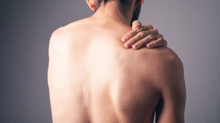Épaule qui craque en musculation : causes et solutions